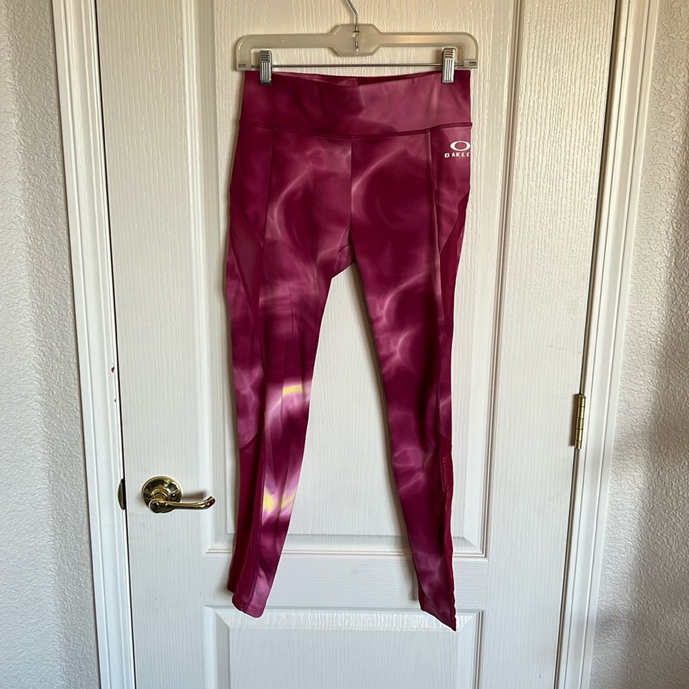 Women’s Oakley workout leggings!